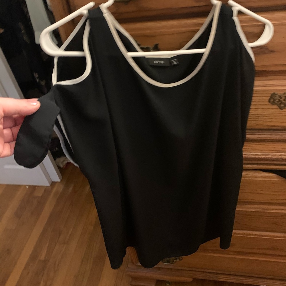Cold shoulder black and white top